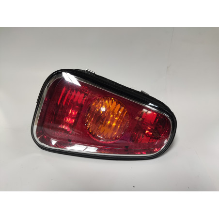 Feu d'aile arrière côté chauffeur